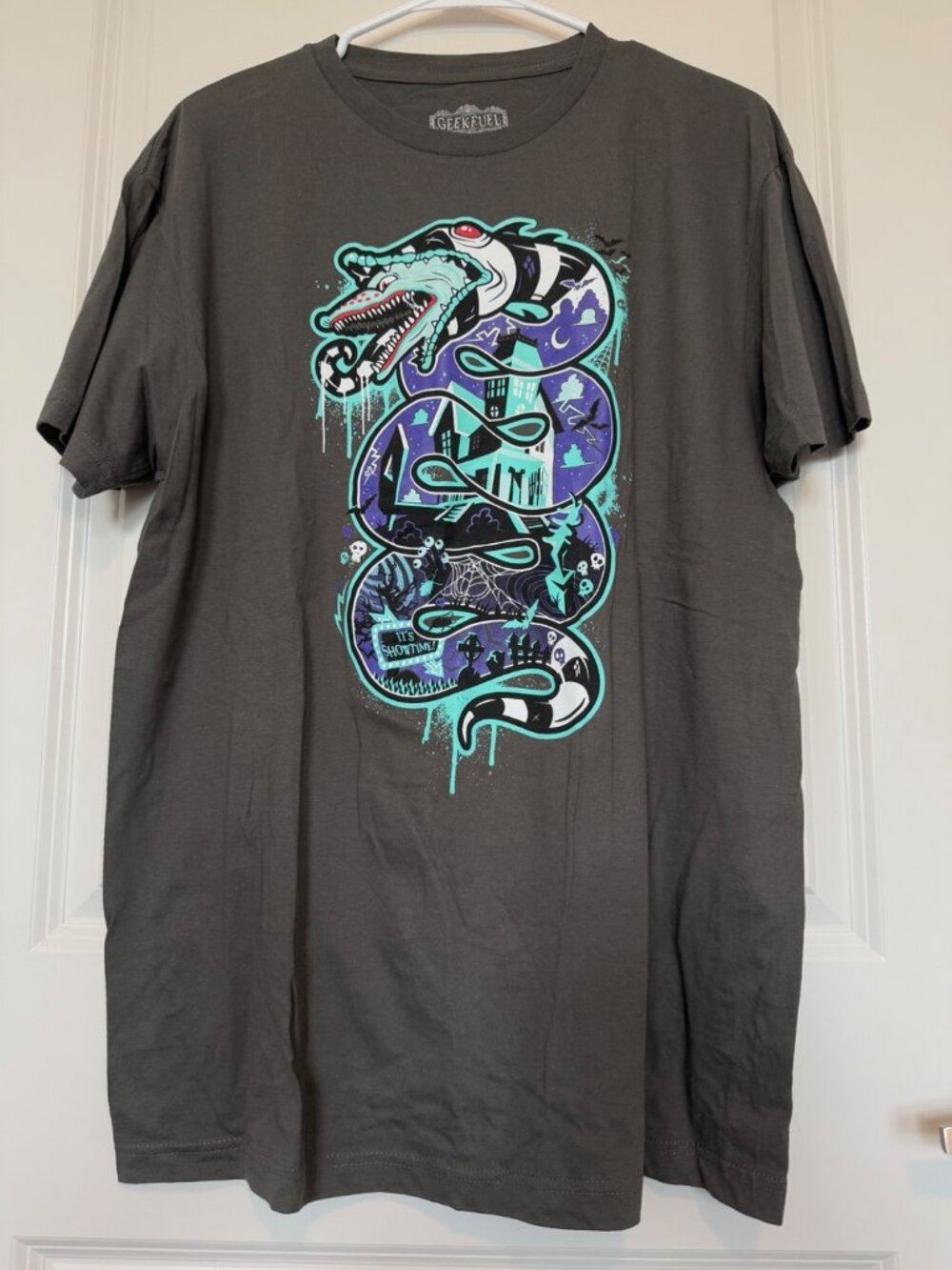 Beetlejuice It's Showtime Geek Fuel T-Shirt Size L Gray Cotton Snake Horror